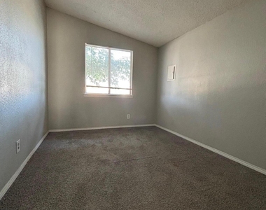 10840 Obsidian Street - Photo Thumbnail 5