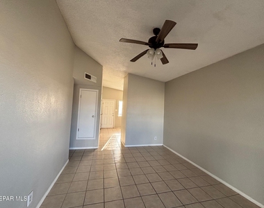 10840 Obsidian Street - Photo Thumbnail 2