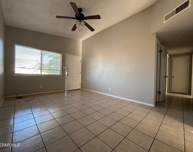 10840 Obsidian Street - Photo Thumbnail 3