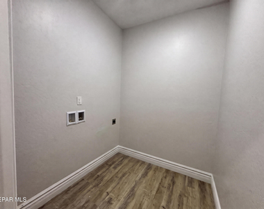 10371 Manzana Road - Photo Thumbnail 8