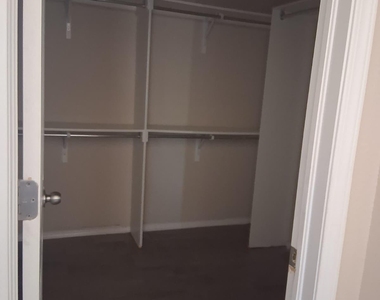 613 Valley Plum Avenue - Photo Thumbnail 15