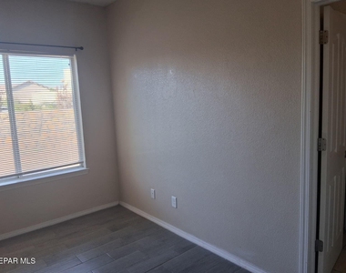 613 Valley Plum Avenue - Photo Thumbnail 10