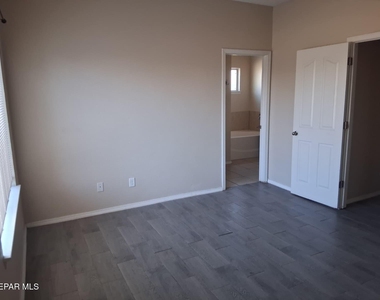 613 Valley Plum Avenue - Photo Thumbnail 14