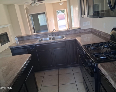 613 Valley Plum Avenue - Photo Thumbnail 3