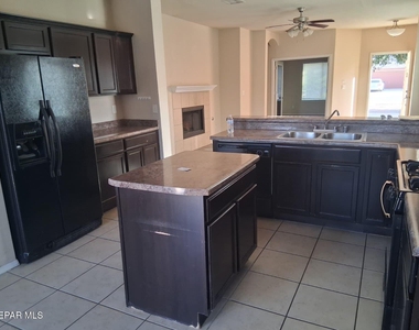 613 Valley Plum Avenue - Photo Thumbnail 4