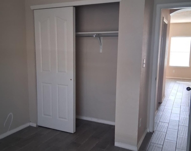 613 Valley Plum Avenue - Photo Thumbnail 28