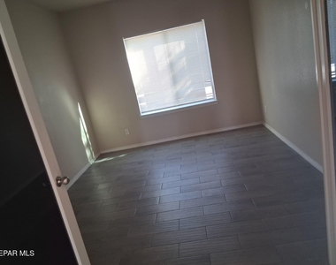 613 Valley Plum Avenue - Photo Thumbnail 18