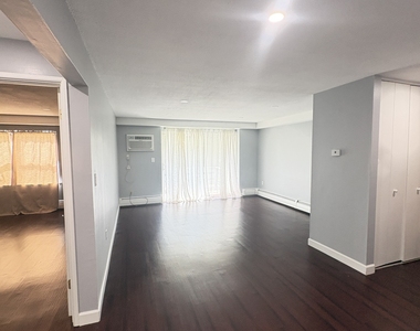106 Oakwood Avenue - Photo Thumbnail 5
