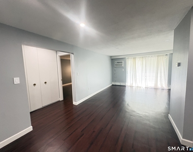 106 Oakwood Avenue - Photo Thumbnail 7