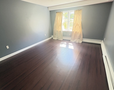 106 Oakwood Avenue - Photo Thumbnail 9