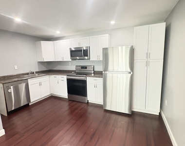106 Oakwood Avenue - Photo Thumbnail 2