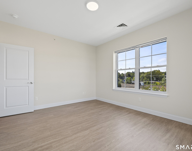 55 Steele Boulevard - Photo Thumbnail 15