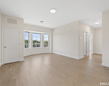 55 Steele Boulevard - Photo Thumbnail 7