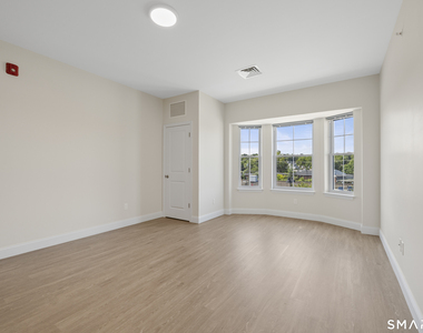 55 Steele Boulevard - Photo Thumbnail 8