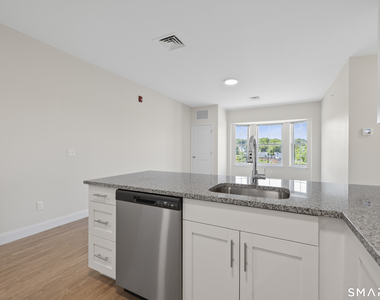 55 Steele Boulevard - Photo Thumbnail 4