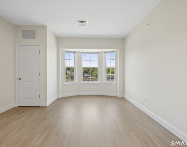 55 Steele Boulevard - Photo Thumbnail 10