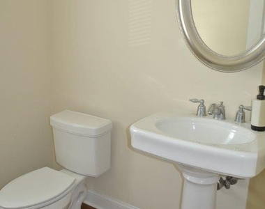 140 Kyles Way - Photo Thumbnail 10