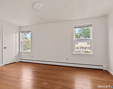 108 Kenwood Avenue - Photo Thumbnail 15