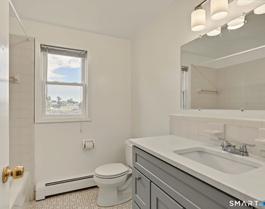 108 Kenwood Avenue - Photo Thumbnail 16