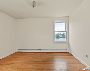 108 Kenwood Avenue - Photo Thumbnail 11