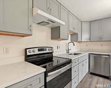 108 Kenwood Avenue - Photo Thumbnail 7