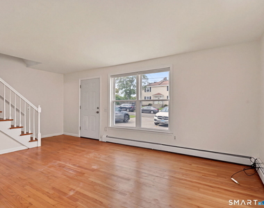 108 Kenwood Avenue - Photo Thumbnail 4