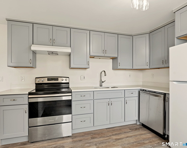 108 Kenwood Avenue - Photo Thumbnail 5