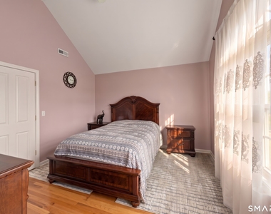 54 Saint Charles Avenue - Photo Thumbnail 16