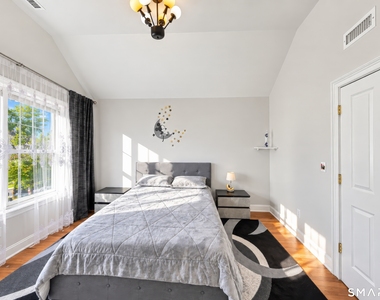 54 Saint Charles Avenue - Photo Thumbnail 15