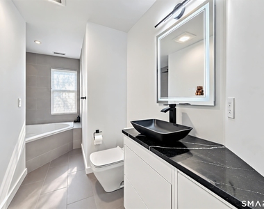 54 Saint Charles Avenue - Photo Thumbnail 17