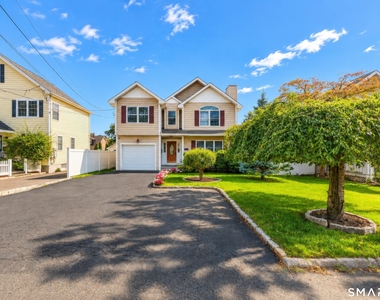 54 Saint Charles Avenue - Photo Thumbnail 2