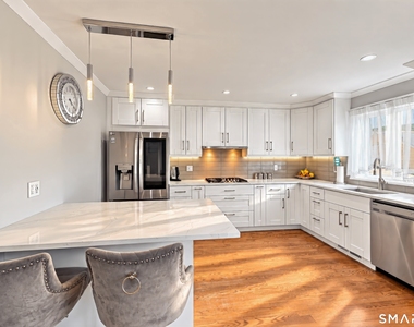 54 Saint Charles Avenue - Photo Thumbnail 5