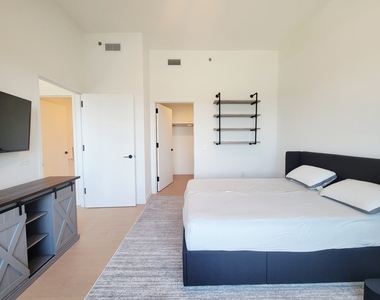 482 Kent Avenue - Photo Thumbnail 6