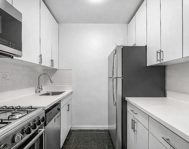 East 35th Street - Photo Thumbnail 3
