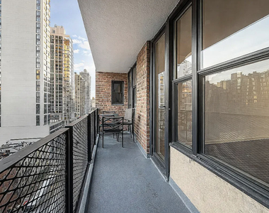 East 35th Street - Photo Thumbnail 4