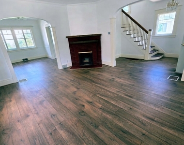 75 W Hazeltine Avenue - Photo Thumbnail 5