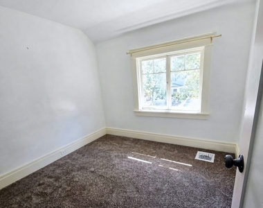 75 W Hazeltine Avenue - Photo Thumbnail 11