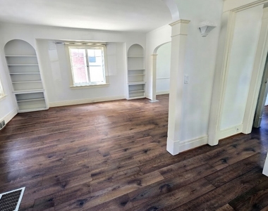 75 W Hazeltine Avenue - Photo Thumbnail 4