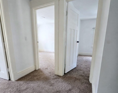 75 W Hazeltine Avenue - Photo Thumbnail 10