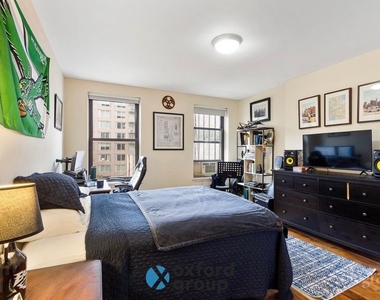 Third Avenue - Photo Thumbnail 3