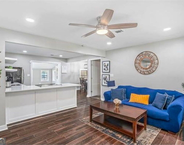 8170 Huntington Drive - Photo Thumbnail 5