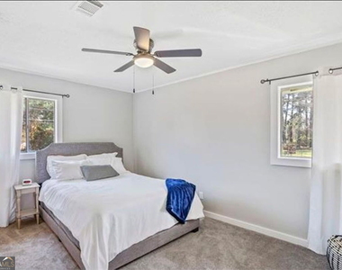 8170 Huntington Drive - Photo Thumbnail 4