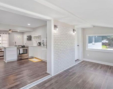 8170 Huntington Drive - Photo Thumbnail 6