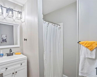 8170 Huntington Drive - Photo Thumbnail 7