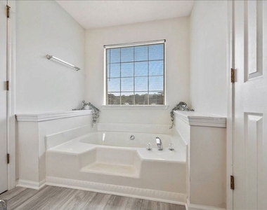 6574 Oak Mill Court - Photo Thumbnail 7