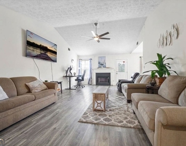 6574 Oak Mill Court - Photo Thumbnail 4