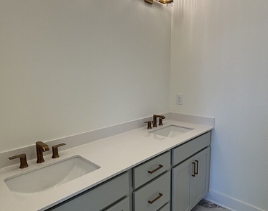 2672 Mackintosh Court - Photo Thumbnail 17
