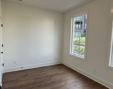 2672 Mackintosh Court - Photo Thumbnail 2