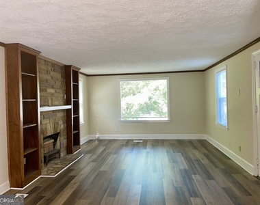 1088 Forrest Boulevard - Photo Thumbnail 1