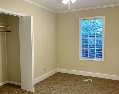 1088 Forrest Boulevard - Photo Thumbnail 7